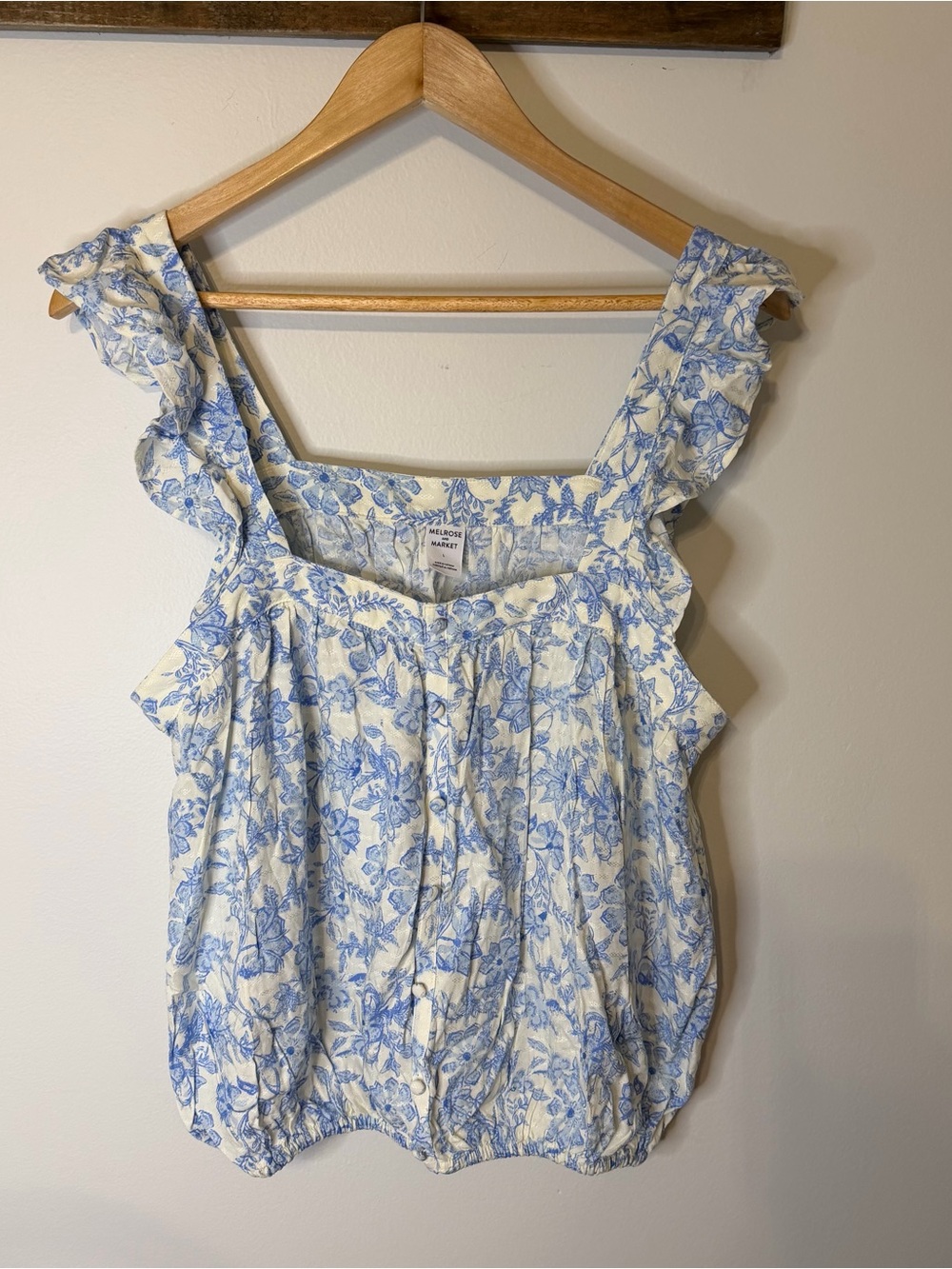 Melrose and Market Blue Ivory Floral Ruffle Strap Button Front Top Size L NWT
